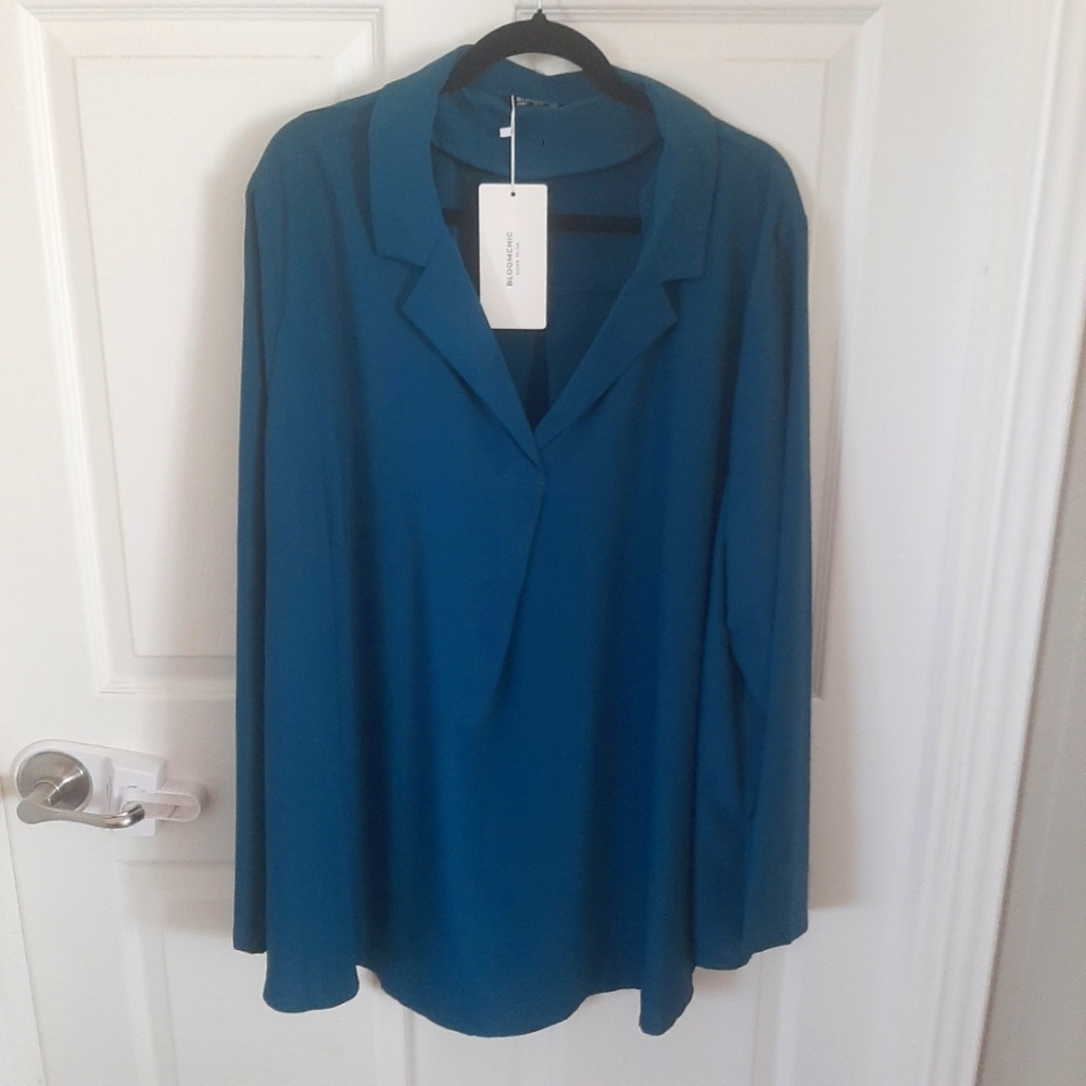 BloomChic Blouse NWT